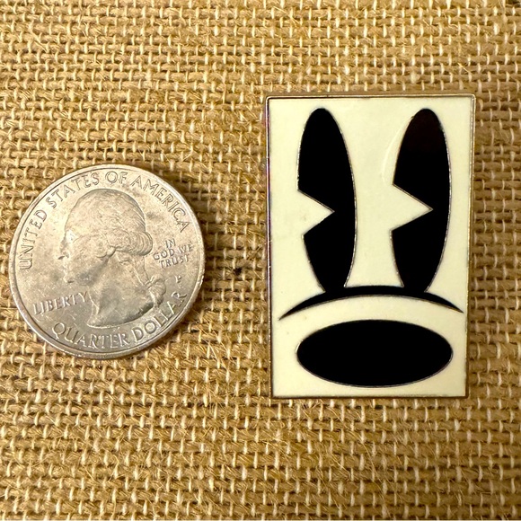 Disney Parks 2010 Mickey Mouse Face Closeup Pin Trading Pin *Official* - Picture 1 of 4